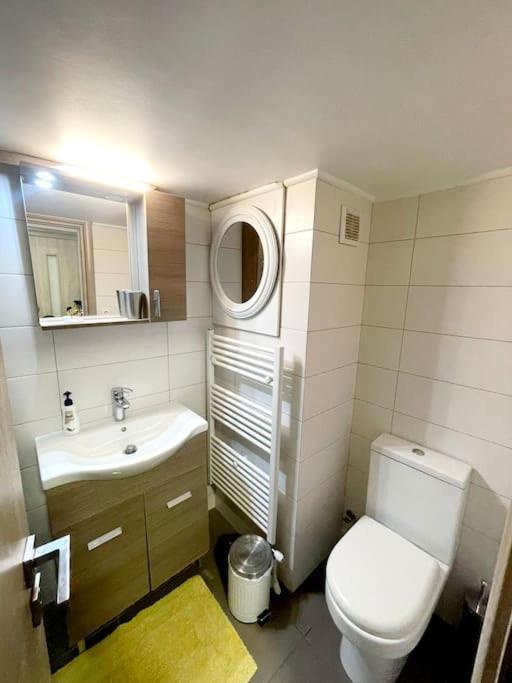 20' From The Airport,20' From The Center Of Athens Apartment Luaran gambar