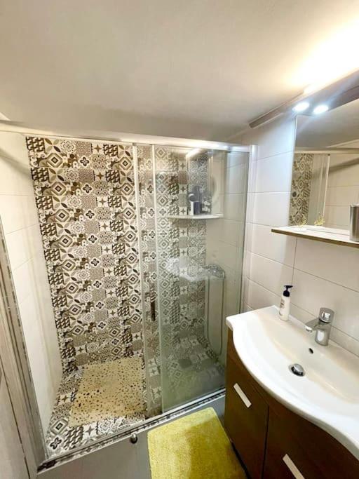 20' From The Airport,20' From The Center Of Athens Apartment Luaran gambar